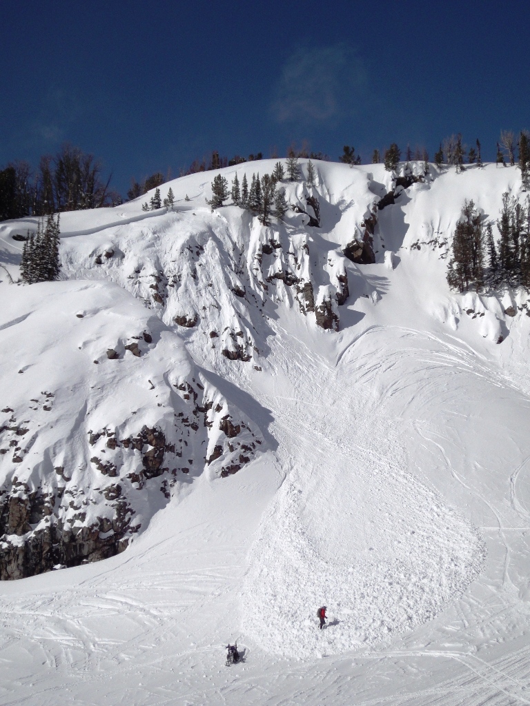 Round Lake Avalanche_1 Round Lake Avalanche_1