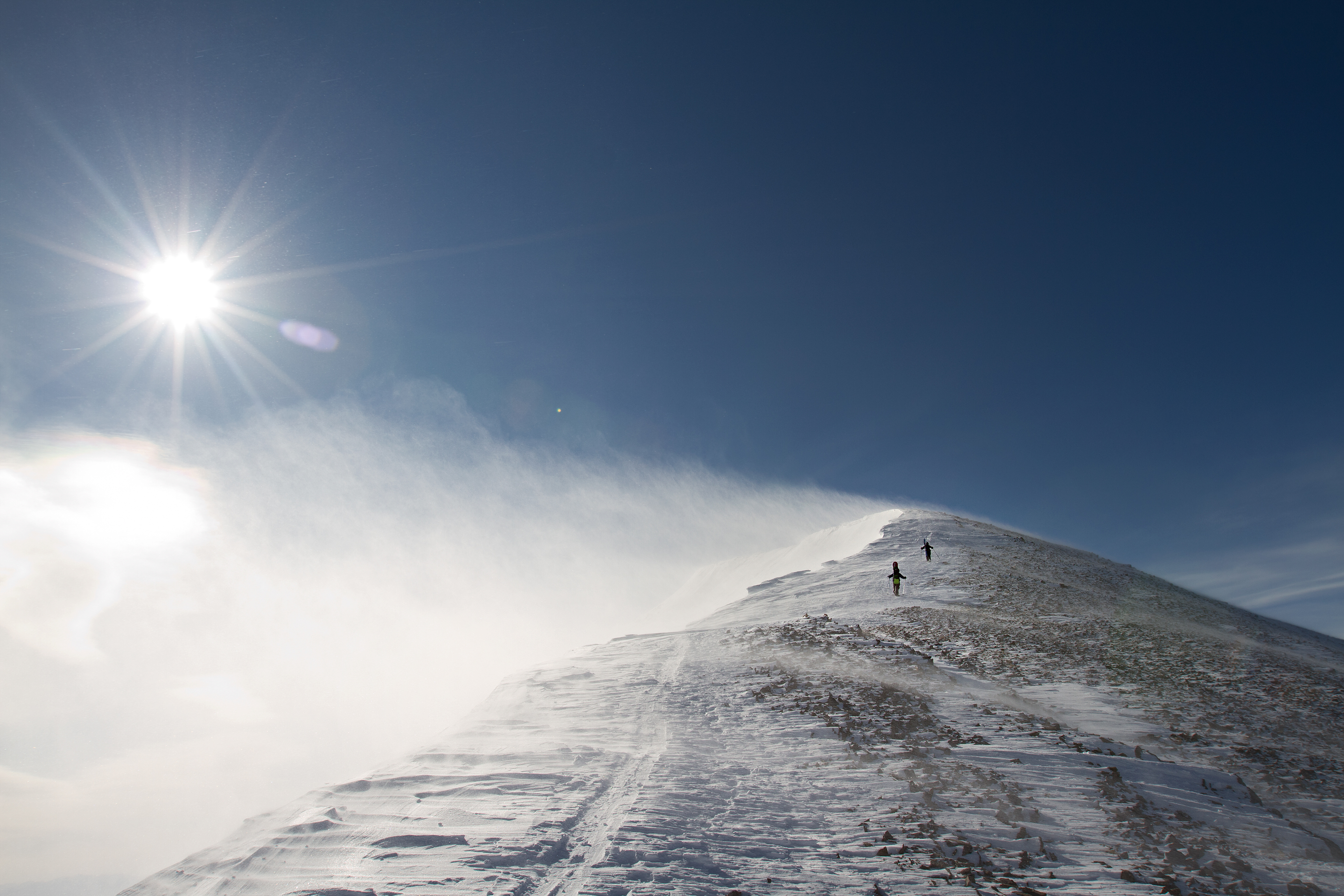 Heavy Wind Loading - Saddle Peak Heavy Wind Loading - Saddle Peak