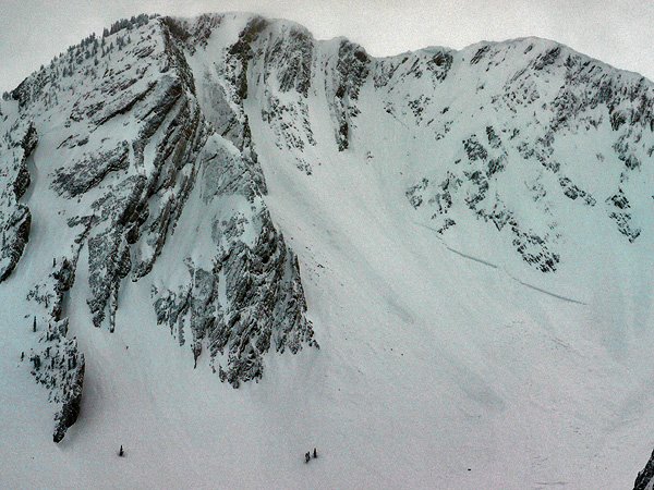 Avalanche near Frazier Basin Avalanche near Frazier Basin